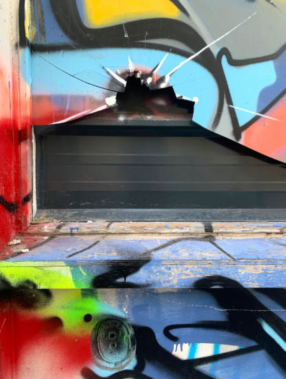 On the Wall again –  Murs et interstices