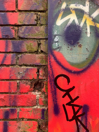 On the Wall again –  Murs et interstices