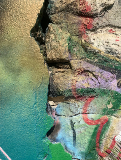 On the Wall again –  Murs et interstices