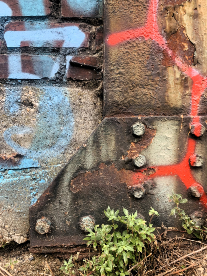 On the Wall again –  Murs et interstices