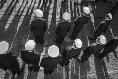 The volunteer search and rescue corps of Valparaiso (Cuerpo de Voluntarios de los Botes Salvavidas de Valparaiso) at a yearly remembrance ceremony in honor of their deceased colleagues. Valparaiso, Chile - April 9, 2017.
Les sauveteurs en mer de Valparaiso (Cuerpo de Voluntarios de los Botes Salvavidas de Valparaiso) lors d'une ceremonie annuelle en l'honneur des leurs collegues decedes. Valparaiso, Chili - 9 avril 2017.